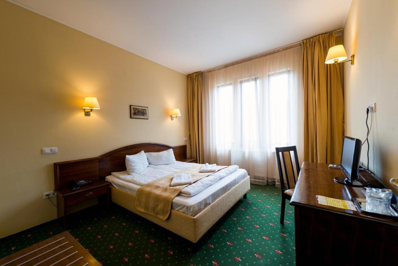 Coroana Brasovului Hotel Exterior photo
