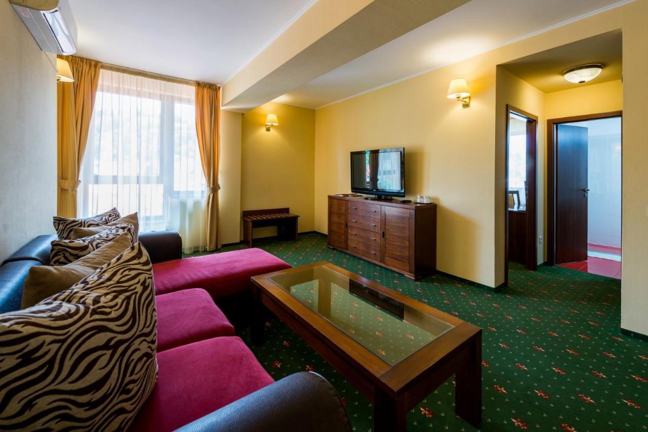 Coroana Brasovului Hotel Exterior photo