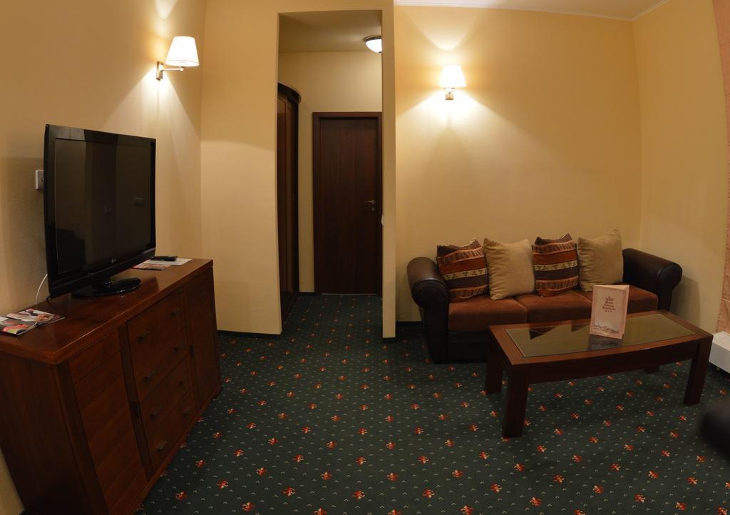 Coroana Brasovului Hotel Exterior photo