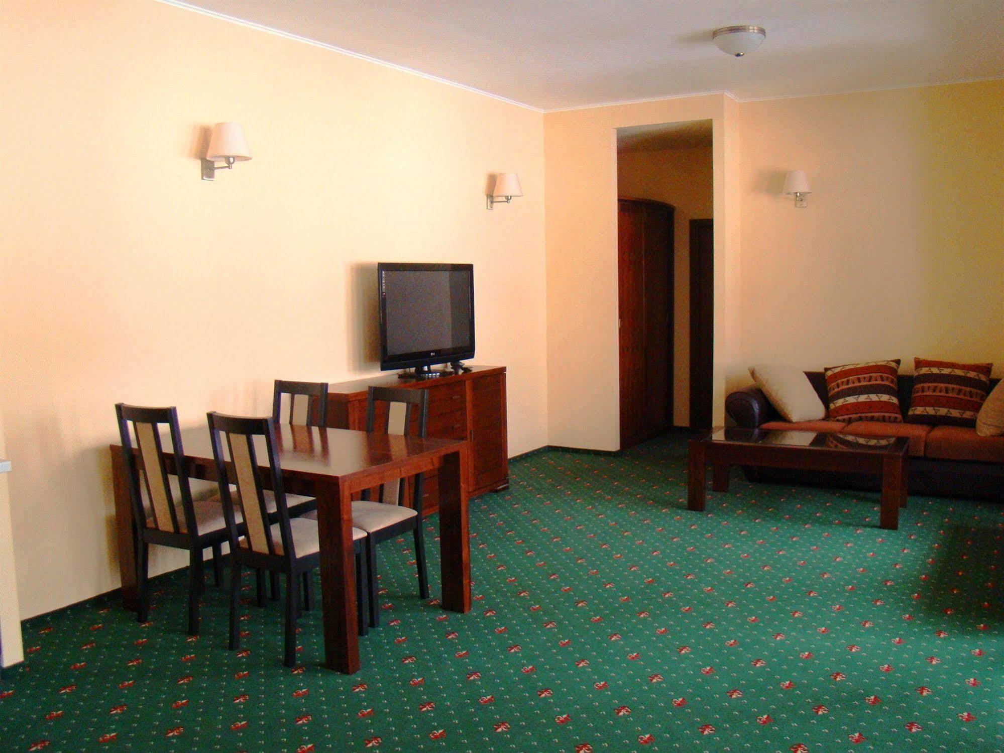 Coroana Brasovului Hotel Exterior photo