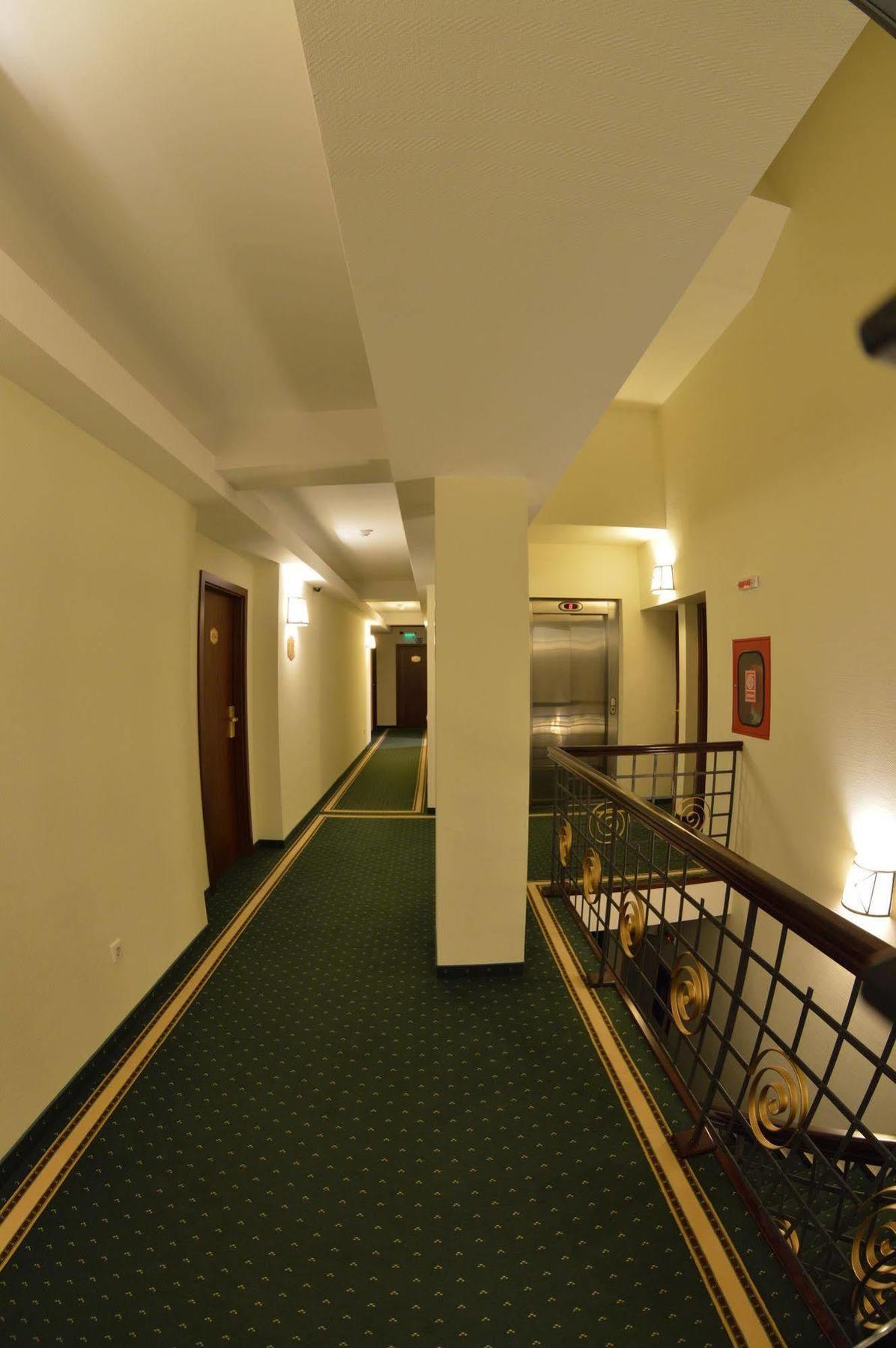 Coroana Brasovului Hotel Exterior photo